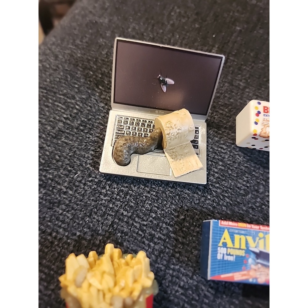 Zuru Mega Gross Minis Lot McMaggots, McCavities, Off Corn, Unhappy Meal, iPoo - Picture 12 of 13